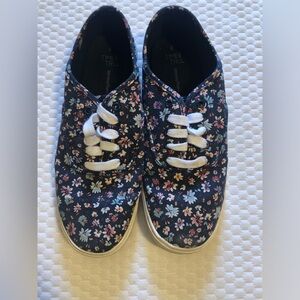 Time and Tru Floral Shoe